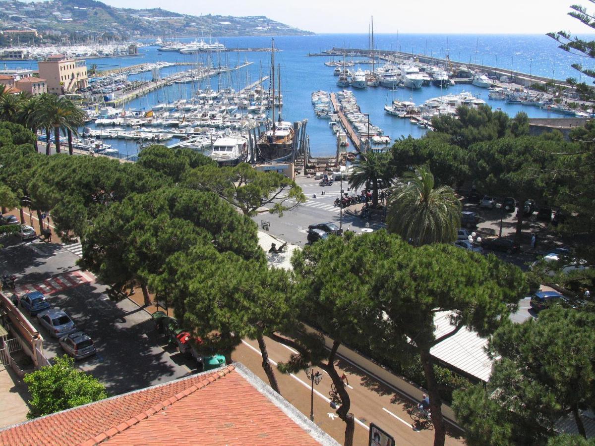 Casa Fiorenza Parcheggio Privato San Remo Buitenkant foto